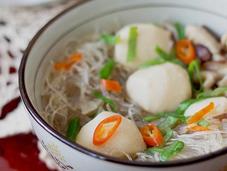 Sopa asiática albóndigas pescado