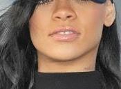 Otra Rihanna cambia look