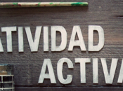 Demuestra capacidad para reivindicar creativamente