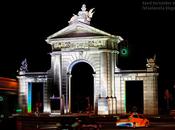 Puerta hierro... pero piedra oscuras