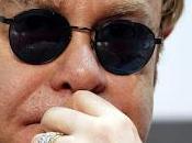 Elton John cancela gira tras hospitalizado
