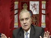 Dívar sigue agarrado sillón