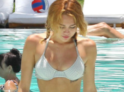 Miley Cyrus luce figura bikini