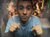 pequeño hombre dentro cajero