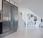 Bonito ático decorado blanco