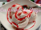 Helado yogur frutas bosque