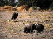 Niño, buitre fotógrafo