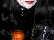 Kate Moss Morticia Adams noche Halloween