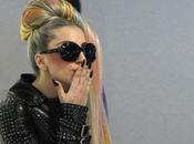 Lady Gaga decide subastar varios complementos vestidos