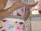 Delantal rosa muuuuuuuuchos cupcakes