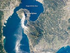 Erupción volcán Sakurajima, Japón, desde espacio