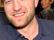 Robert Pattinson estrena look