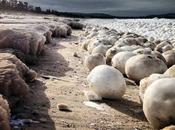 Enormes bolas hielo iceberg lago Michigan