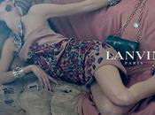 Lanvin apuesta broches