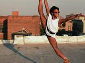 Ella tiene danza.