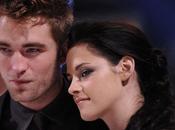 Robert Pattinson regala Kristen Stewart anillo abuela