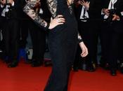 Estilismo: Cara Delevingne deslumbra Cannes 2013 vestido Burberry joyas Chopard.