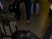 tropezón Lady Gaga aeropuerto Heathrow
