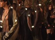 Magnus Bane recibirá invitados pantalones