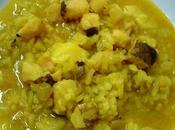 Arroz caldoso bacalao hojas