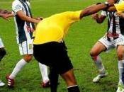 ¡Seguidores brasileños matan árbitro tras enseñarle tarjeta roja familiar suyo!