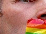 drag queen alemana Barbie Breakout cose labios contra homofobia