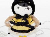 Mageritdoll Collection: Bumblebee Doll. Muñeca Abejorro (Resin DollBrooch Necklace artística resina)