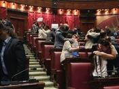 Políticos italianos besan Parlamento contra LGTBfobia