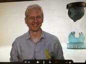 Cuba: Julian Assange comparte jóvenes blogueros estudiantes periodismo video conferencia Fotos Video)