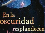 librería oscuridad resplandecen estrellas"