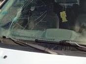 Rompen pedrada vidrio vehículo Centro Bonó