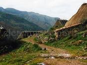 Braña Mumián, senderismo asturiano entre prados cabañas