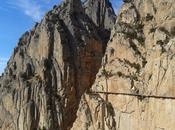 Caminando sendero peligroso mundo