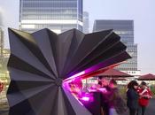 Make crea Kiosks: flexibles transportables quioscos origami invaden Canary Wharf.