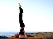Yoga casa: cómo hacer postura sarvangasana vela