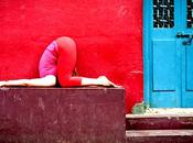 Practicar yoga casa: Karnapidasana Sordo