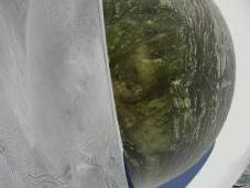 confirma existencia océano bajo superficie Encélado
