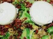 Ensalada templada (Queso cabra, beicon, crostones salsa miel mostaza)