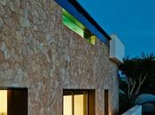 Casa Ibiza Pavilion: juego blanco piedra para mirar mediterráneo.
