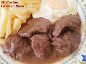 Carrilladas salsa vino almendras