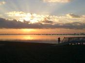 Atardece, poco.