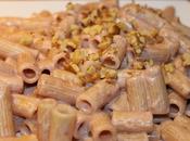 Macarrones salsa frutas bosque nueces