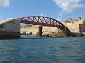 Arenas Asociados reconstruye histórica pasarela Dique Elmo Valeta, Malta.