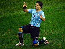 Luis Suárez rescata Uruguay