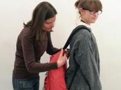 Cómo llevar correctamente mochila escolar para evitar dolor espalda