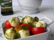Ensalada mozzarella, tomates cherry delicioso pesto casero