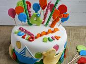 Tarta cumpleaños globos confetis