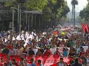 Multitudinaria marcha México protestando masacre estudiantes video]