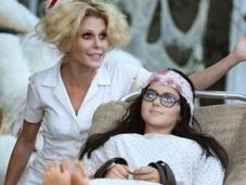 Modern Family: 6x06. Halloween AwesomeLand