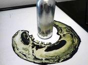 Anamorfosis sobre botella ponche Figueres